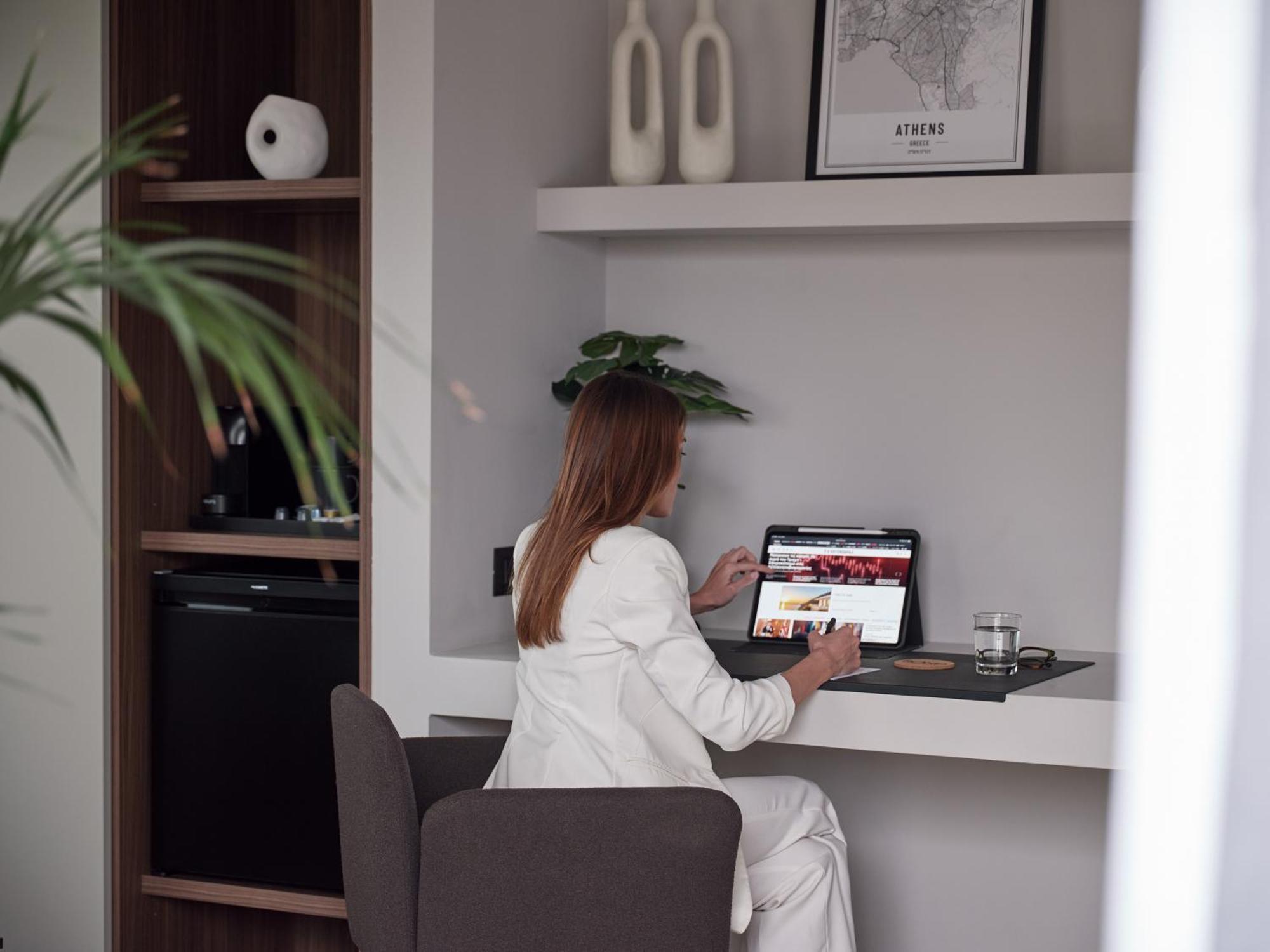 Bond Smart Living Suites Aten Exteriör bild